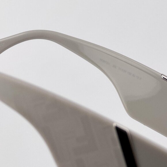 Fendi DIAGONAL Sunglasses – Grey Rectangle Frame Grey Mirror |Model FE40131I 20C - Picture 8 of 9